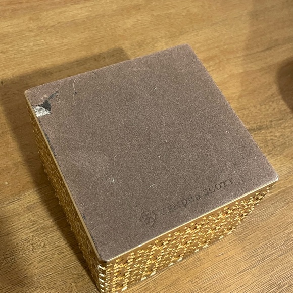 Kendra Scott Gold Filigree Box - Picture 4 of 4
